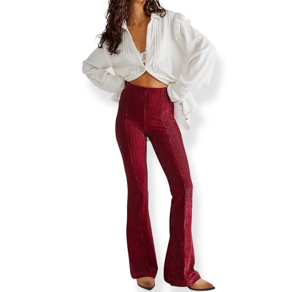 Free People women's red Slim Fit Pull On Textured Velvet Flare Pants Large
